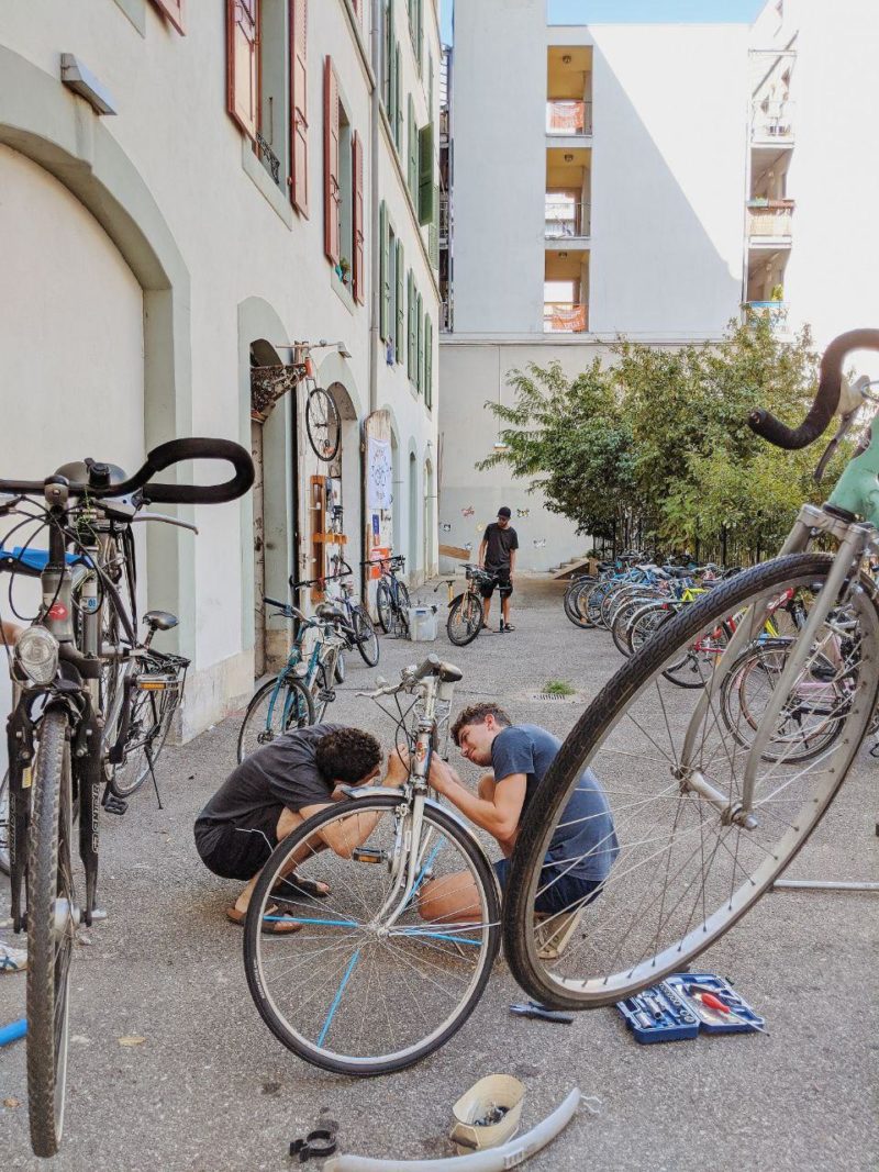 dévoiler une roue de bicyclette